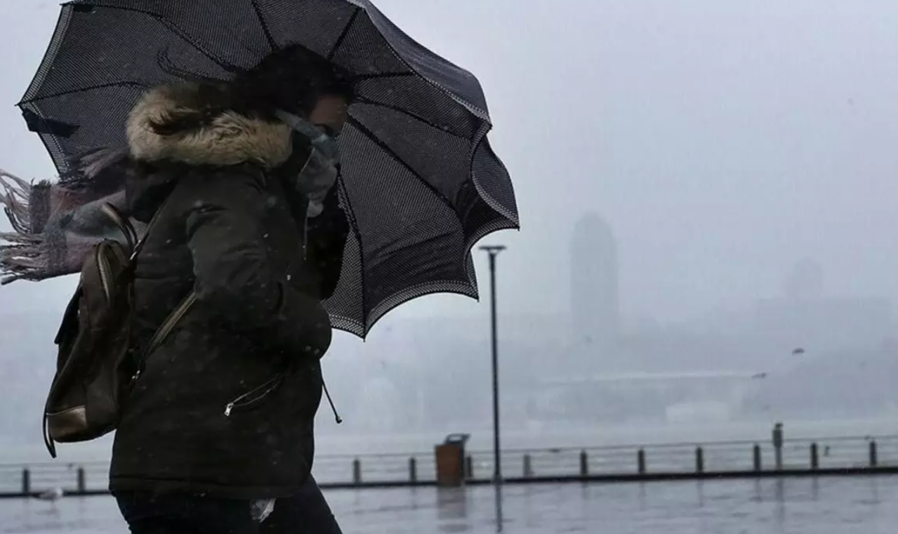 İstanbul’da Fırtına Kapıda: Valilik “O Saatlere” Dikkat Çekti!