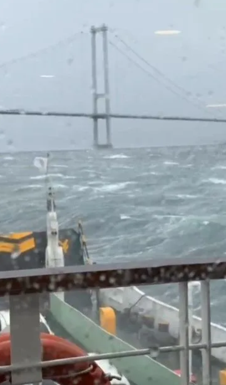 Fırtına Feribotu Esir Aldı: Yüzlerce Yolcu Deniz Ortasında Mahsur!