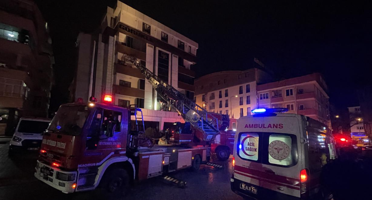 Bursa’da Otelde Çıkan Yangın Paniğe Neden Oldu: 8 Kişi Hastaneye Kaldırıldı
