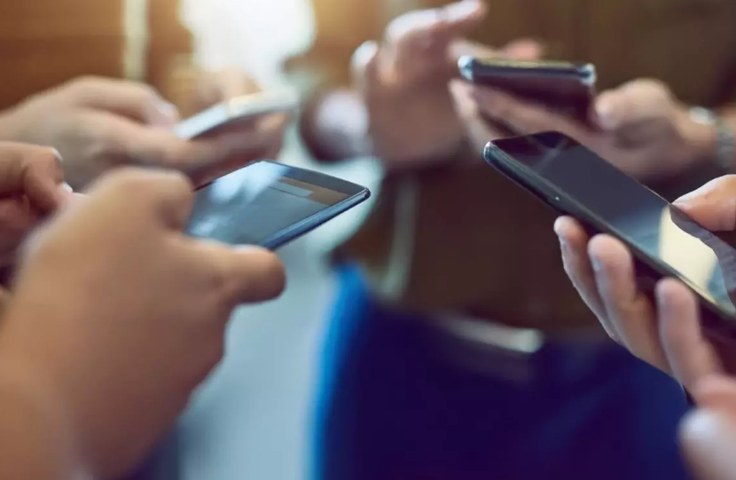 İran’da Kaos Derinleşiyor: Polisten Ailelere “Çocuklarınıza Sahip Çıkın” Mesajı