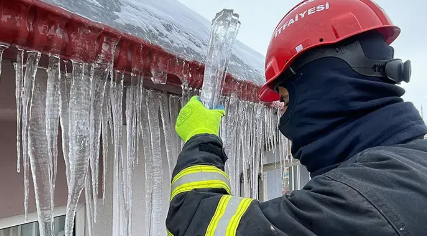 Sivas Buz Kesti: Termometreler -22’yi Gördü, Hayat Dondu!