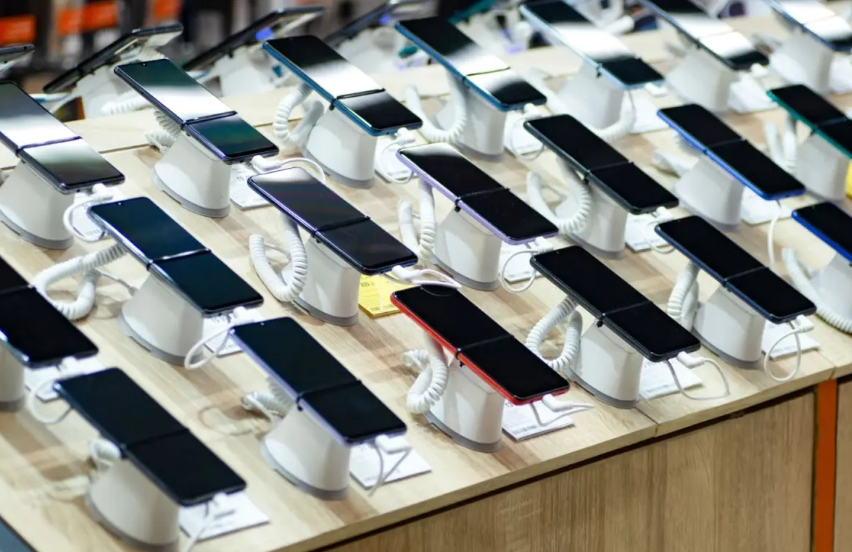 Asus Akıllı Telefon Pazarına Veda Ediyor: Rota Yapay Zeka ve Robotik!