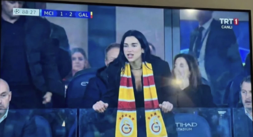 Çağlar Ertuğrul’dan “Dua Lipa” Şakası: Galatasaray Atkısı Viral Oldu!