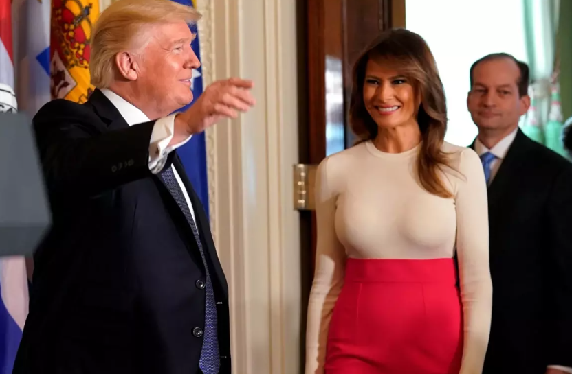 Melania Trump Afişlerine “Hitler” Makyajı: Los Angeles Sokakları Karıştı!