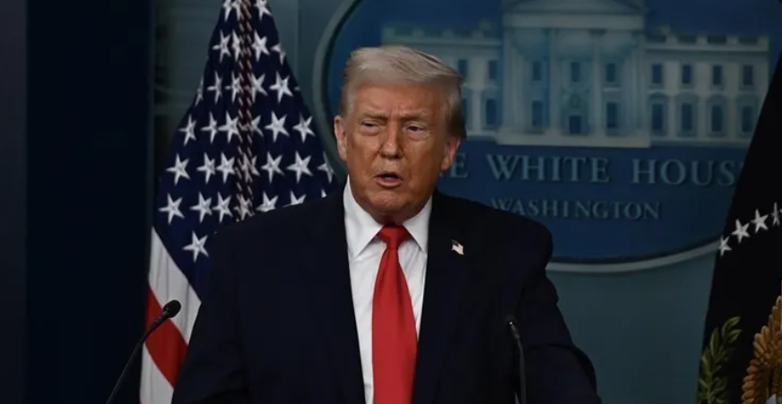 ABD-İran Gerilimi: Trump’tan “Donanma” ve “Müzakere” Mesajı