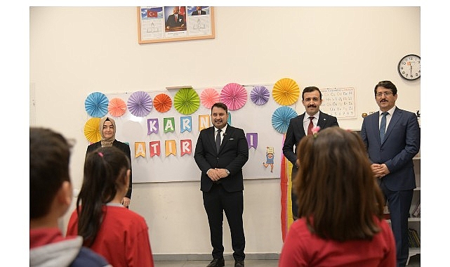 Başkan Çırpanoğlu Öğrencilerin Karne Heyecanına Ortak Oldu