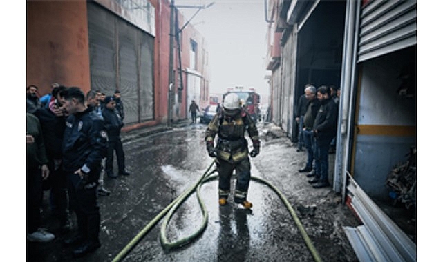 Buca’da depo yangını kısa sürede söndürüldü