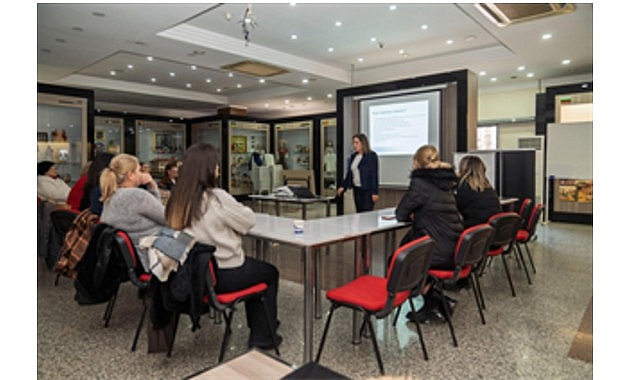 İzmirli yurttaşlar, rahim ağzı kanserine karşı bilinçleniyor