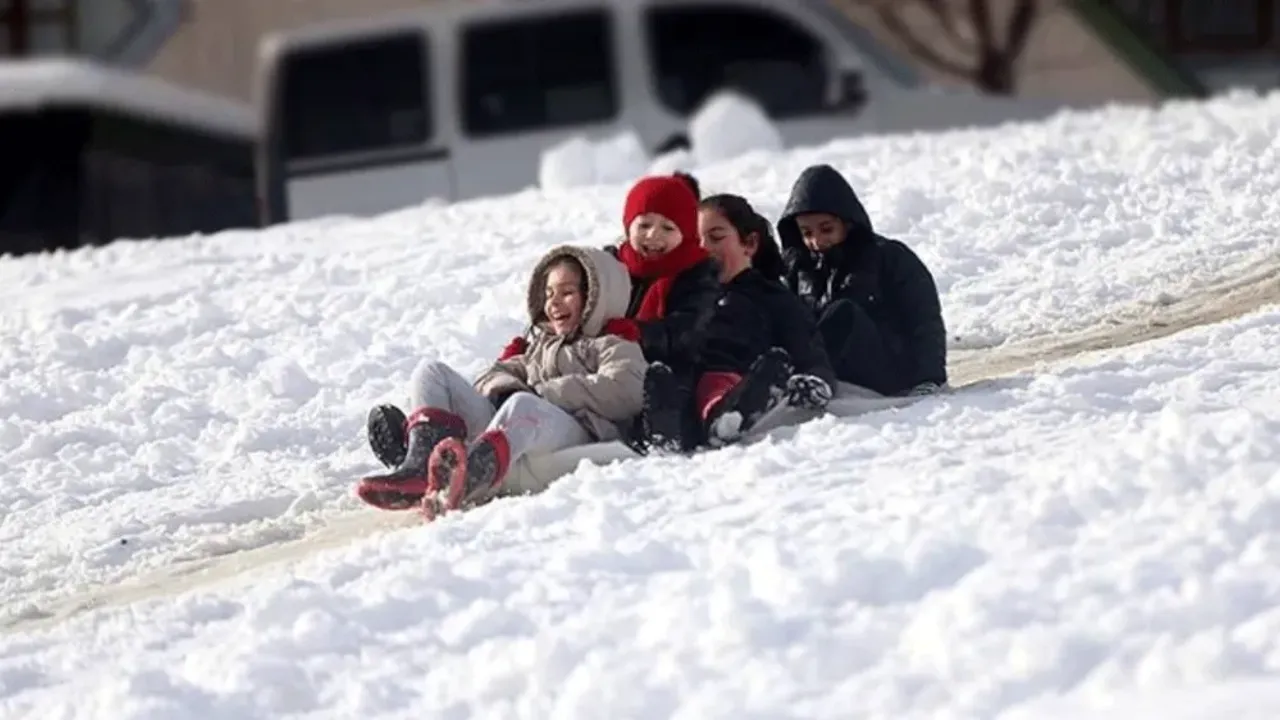 Adana’nın 3 ilçesinde eğitime kar engeli…