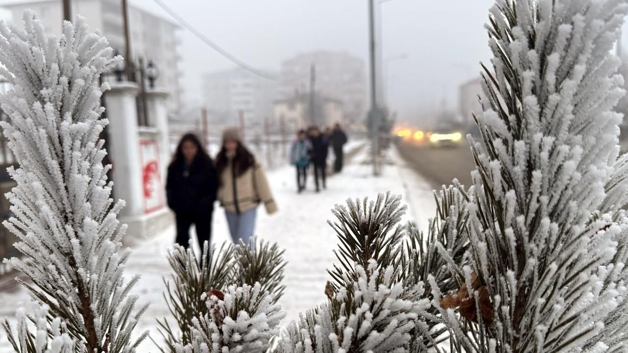 Ardahan’da dondurucu soğuk: Göle eksi 36’yı gördü