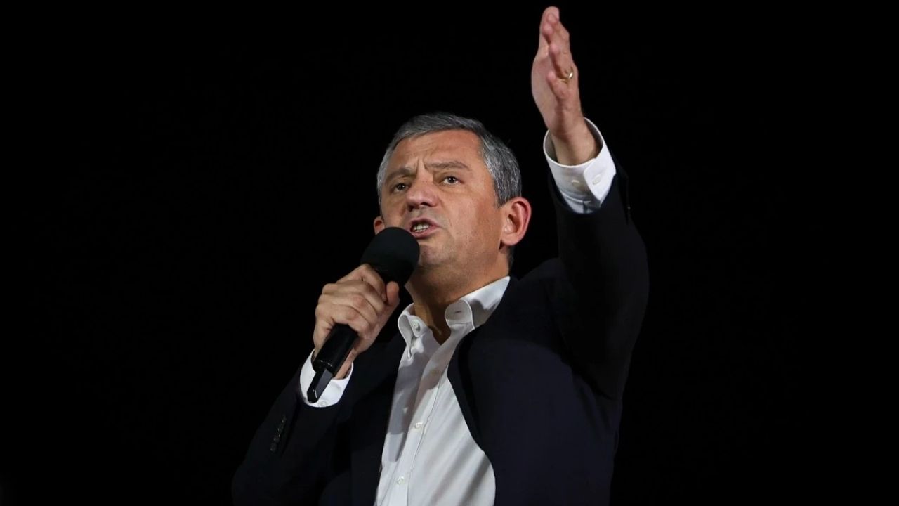 Özgür Özel: “Pijamalı; kumandayı bırak, mücadeleye koş”