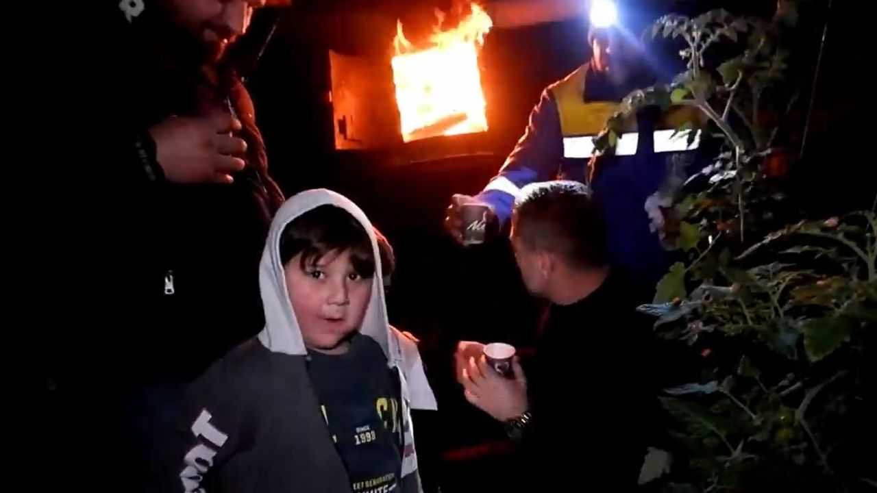 Finike ve yöresinde don nöbeti: Çiftçiler gece boyu serada bekledi