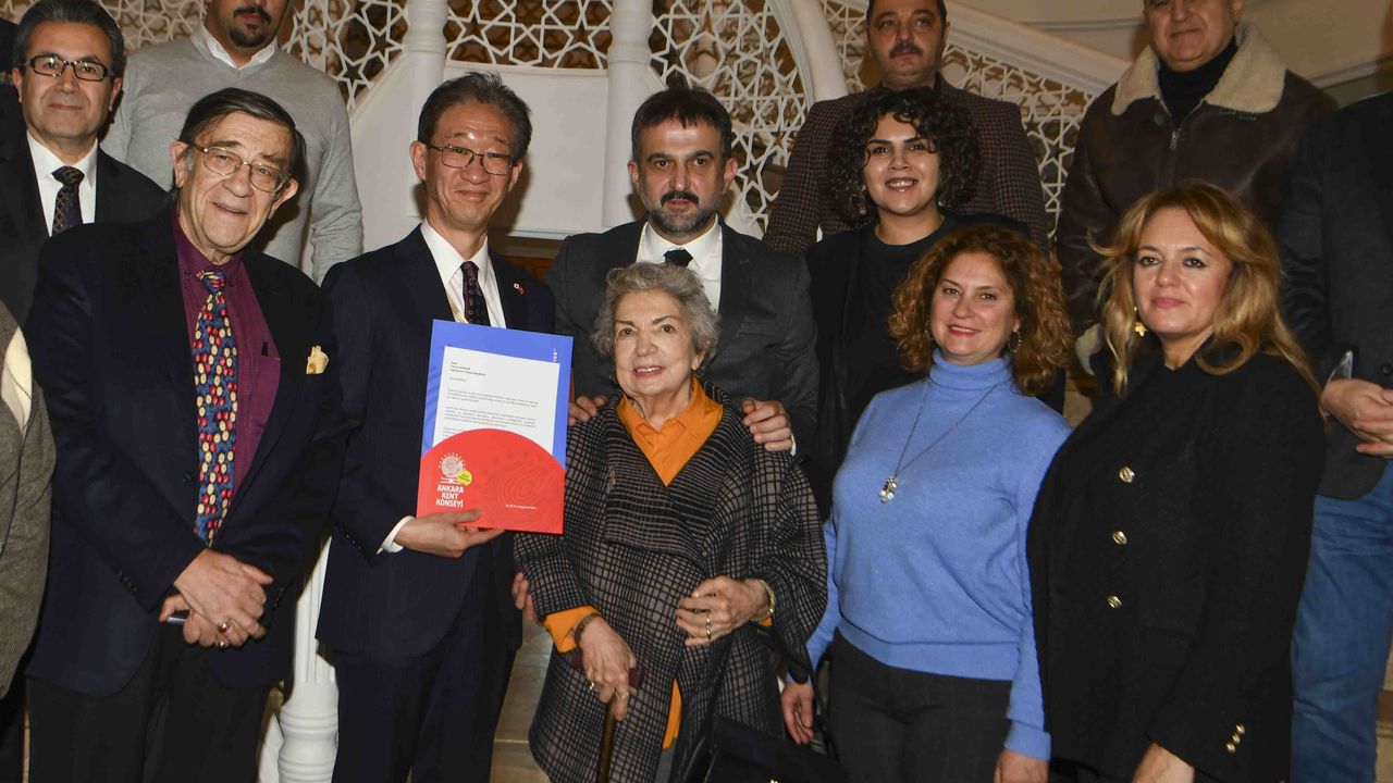 AKK, diplomatik temaslarına bir yenisini daha ekledi