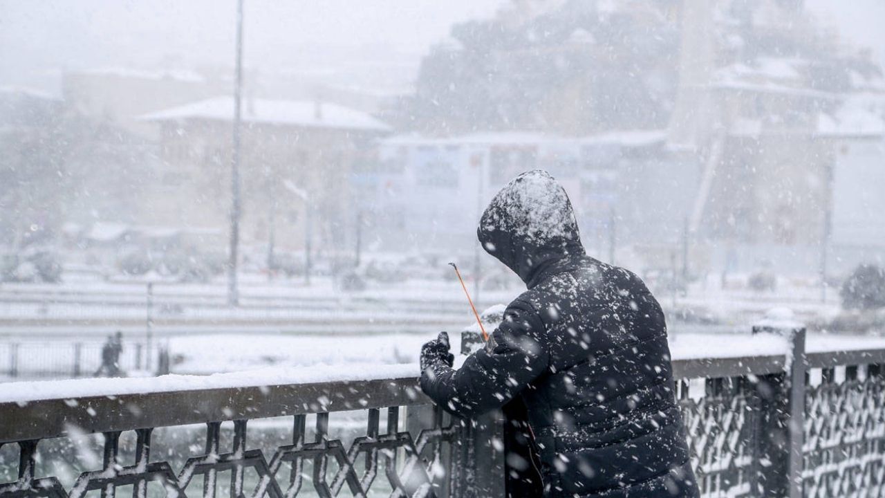 Soğuk ve kar yurdun birçok noktasında ulaşımı aksattı