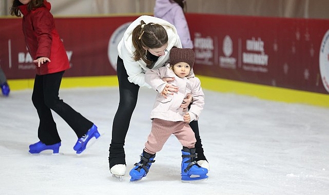 Yarıyıl Tatilinin Gözdesi: Bakırköy Belediyesi Buz Pisti