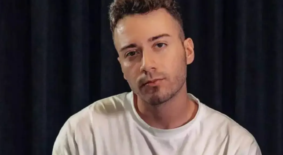 Enes Batur Sessizliğini Bozdu: “Kaçmıyorum, Ülkeme Döneceğim!”