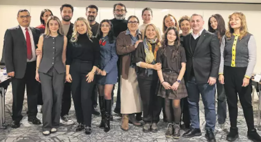 “Şule” Dizisi Sete Çıktı: Şule Yüksel Şenler’in Hayatı Ekrana Taşınıyor