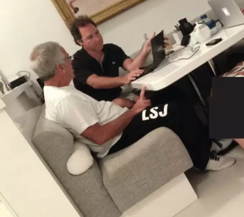 Epstein Dosyasında “Kabus” Fotoğraf: Masanın Altındaki Kadın ve Duvardaki Kan Donduran Detay!