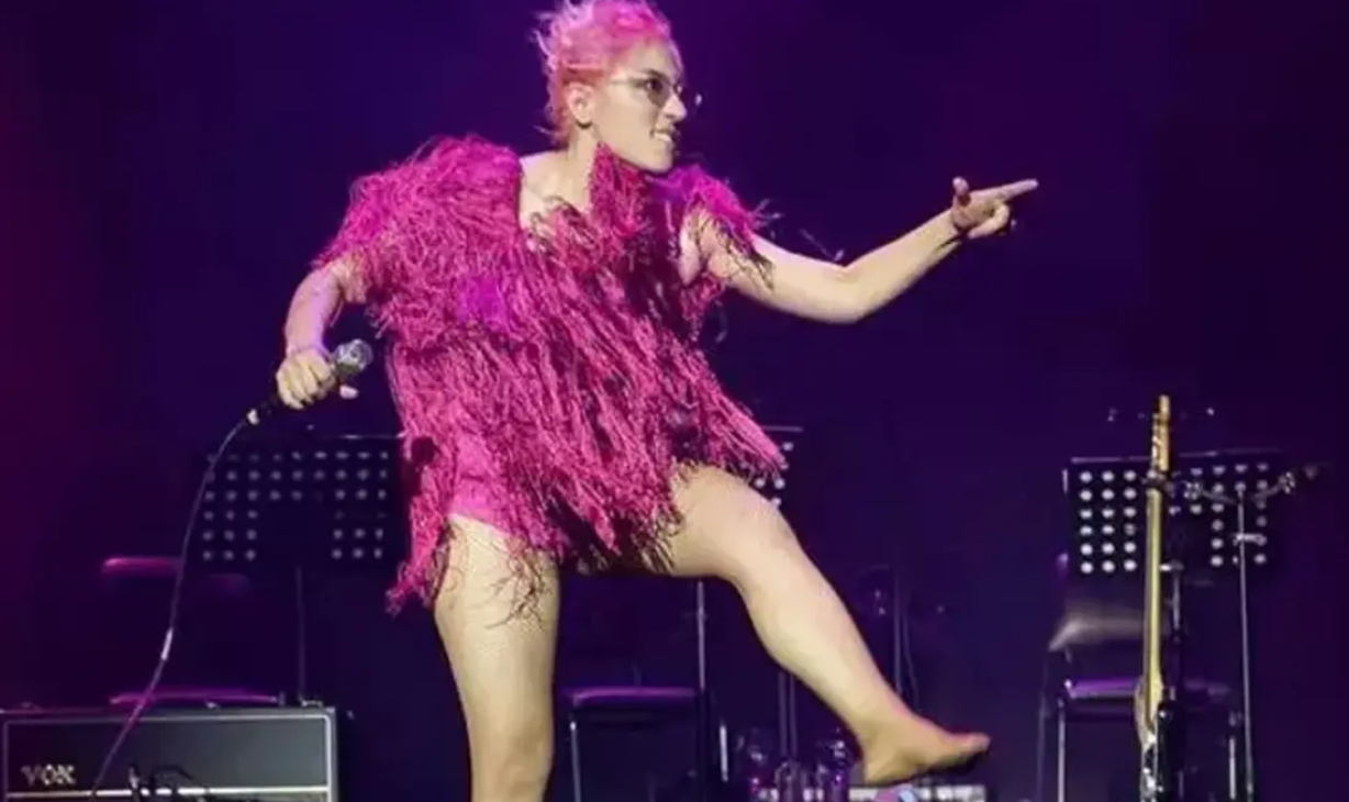 Sahnede Hem İtiraf Hem Çılgın Dans