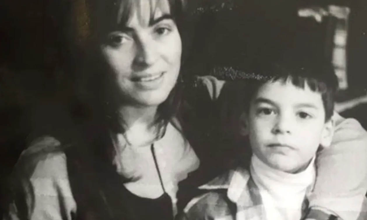 Akın Akınözü: “İlk Sevgilim, Sonsuz Sevgilim”