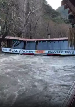 Alanya’da Korku Dolu Anlar: Restoran Yok Oldu