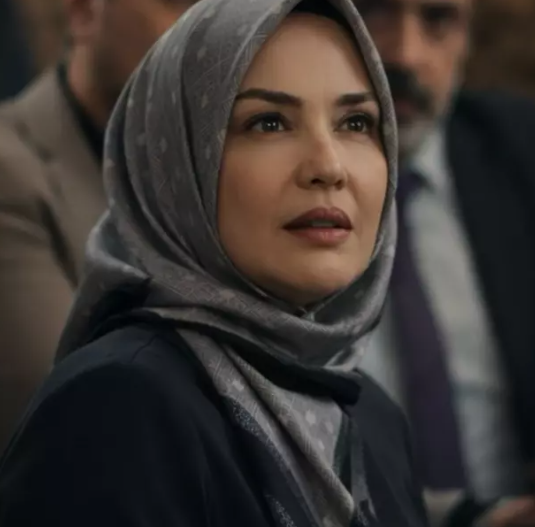 Seren Serengil’den Deniz Uğur’a Tesettür Övgüsü: “O Kadar mı Yakışır?”