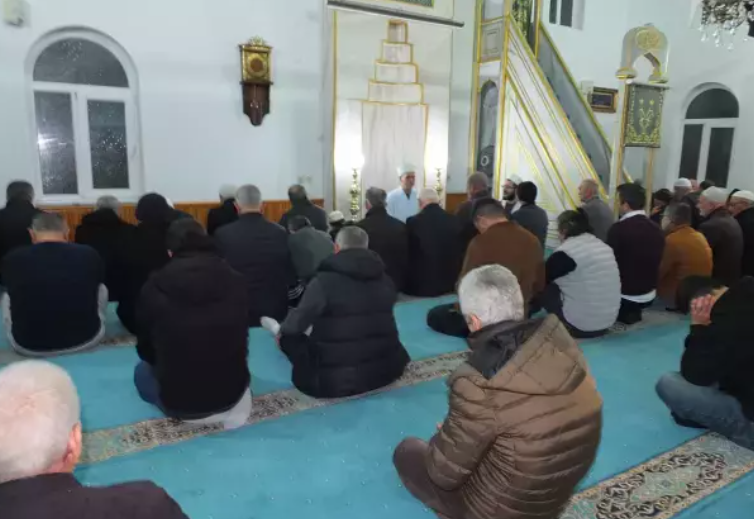 Ezan Krizi: 3 Dakika Erken Okunan Oruç Geçerli mi?