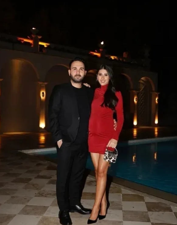 Turan Ailesinin En Küçük Üyesi: Ayşe Elisa’nın “Mavi” Şıklığı