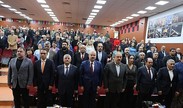 Menemen’de halk aşıkları geçidi!