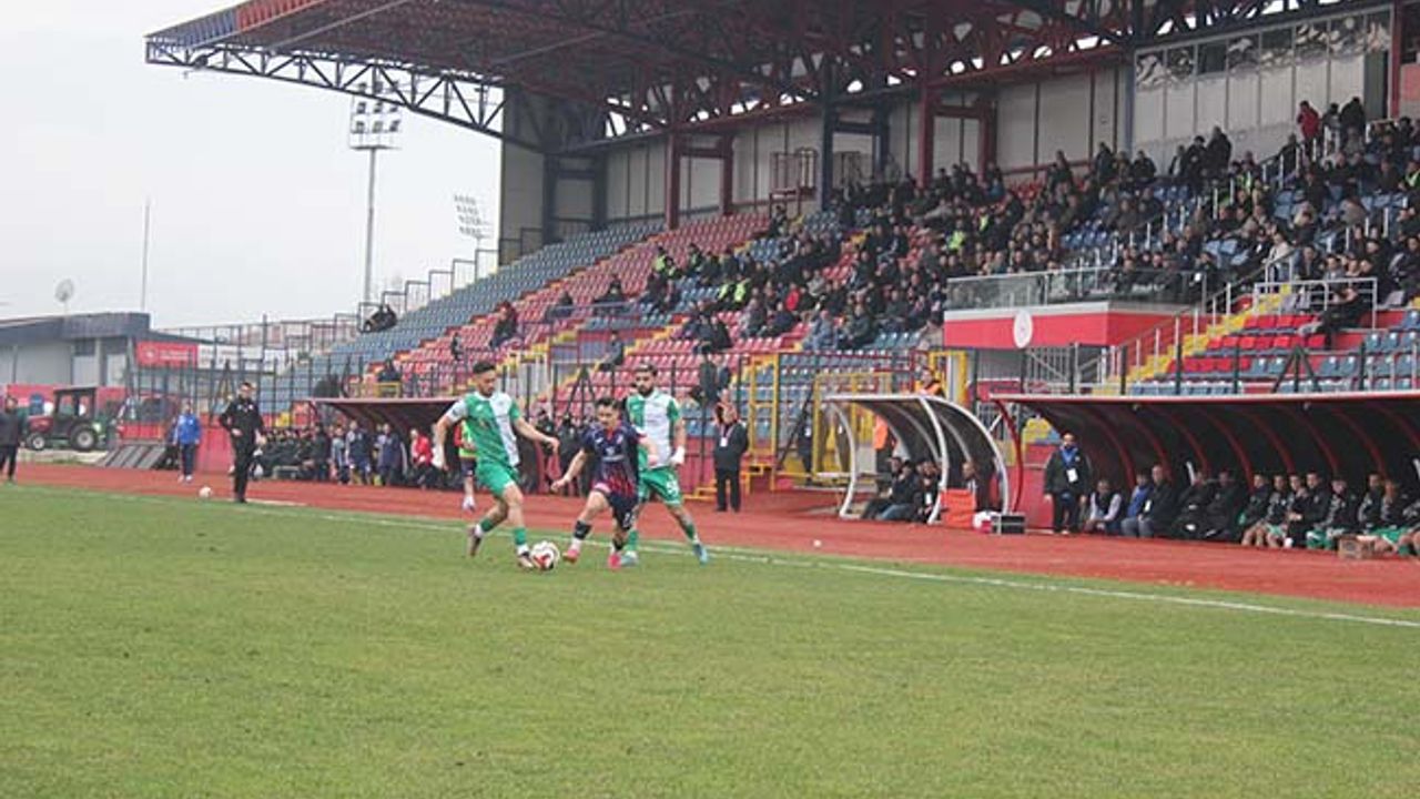 Düzcespor sahasında Amasyaspor’u 2-1 yendi