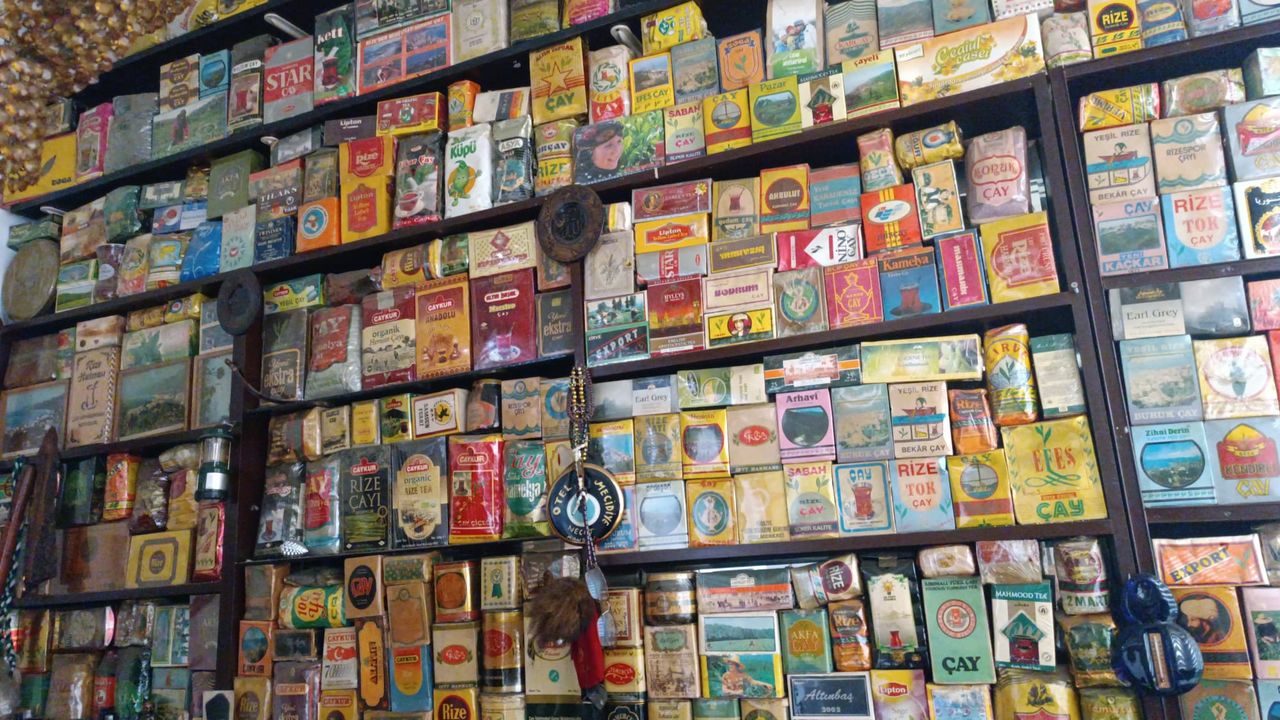 Rize’nin saklı mirası: Necat Mandev’in 64 yıllık çay koleksiyonu
