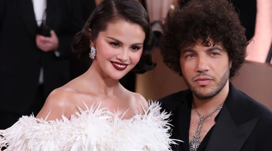 Selena Gomez’den Aşk Dolu Ama Tartışmalı Hareket: Kamera Karşısında Kocasının Ayağını Öptü!