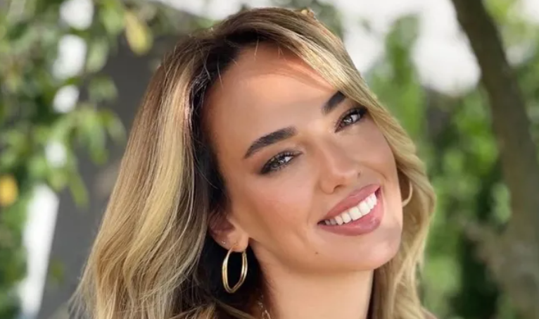 Seda Bakan’dan Karlar İçinde Bayram Pozu: Leyla ve Ela ile Eğlence Tavan!