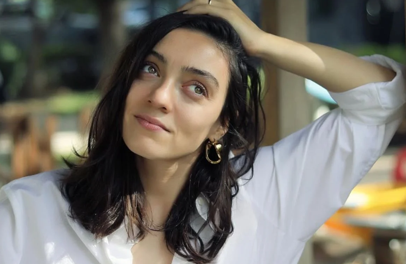 Merve Dizdar’dan “Nadir” Bir Aşk Karesi: Mutluluğunu İlan Etti!