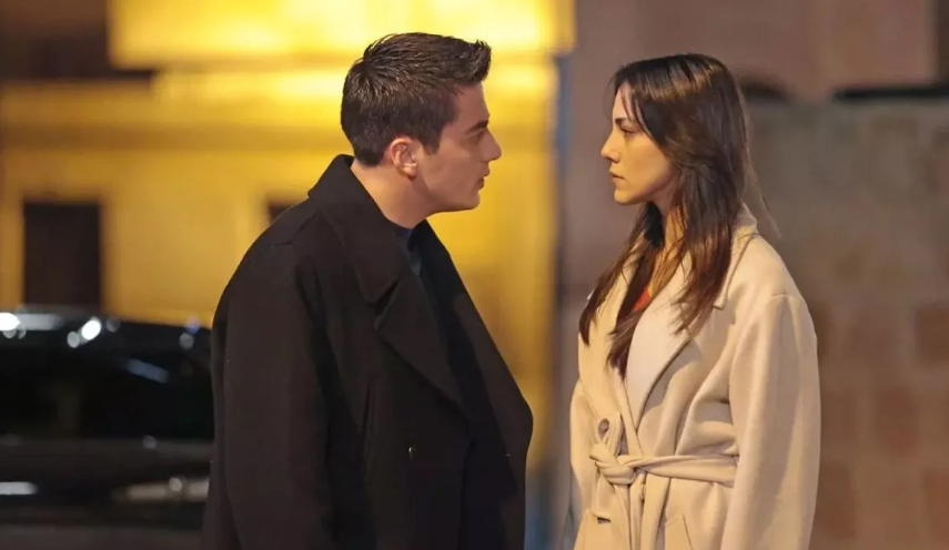 Setten Aşka: Dilin Döğer Ve Atakan Özkaya’dan Aşk Dolu Kare!