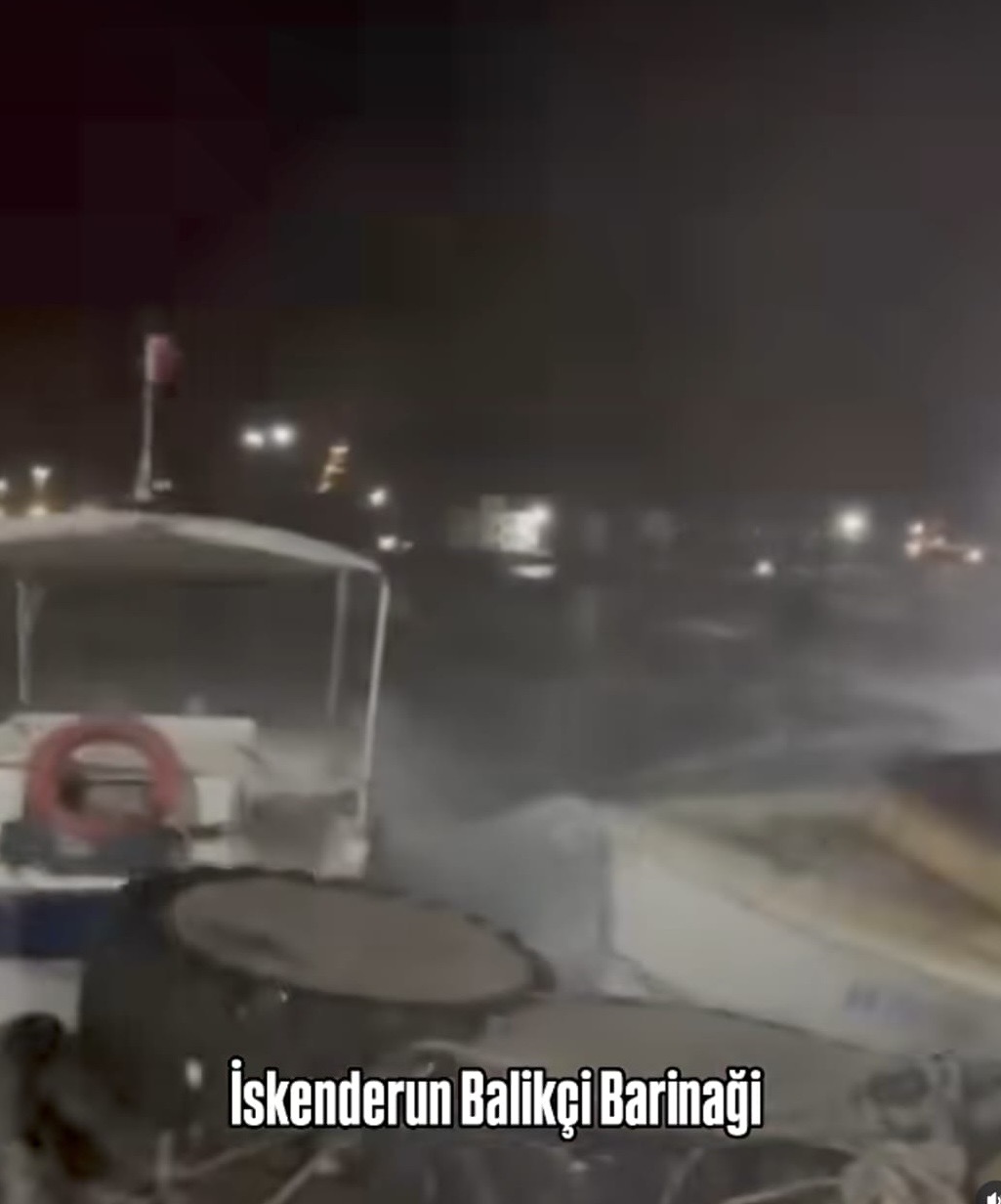 İskenderun’da Fırtına Alarmı: Balıkçı Barınağında Dalgalar 2 Metreyi Aştı