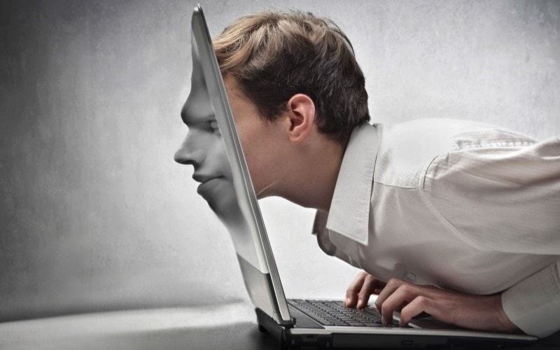 Dijital Dünyadan Gerçek Hayata: Gençleri Şiddete Sürükleyen Süreç