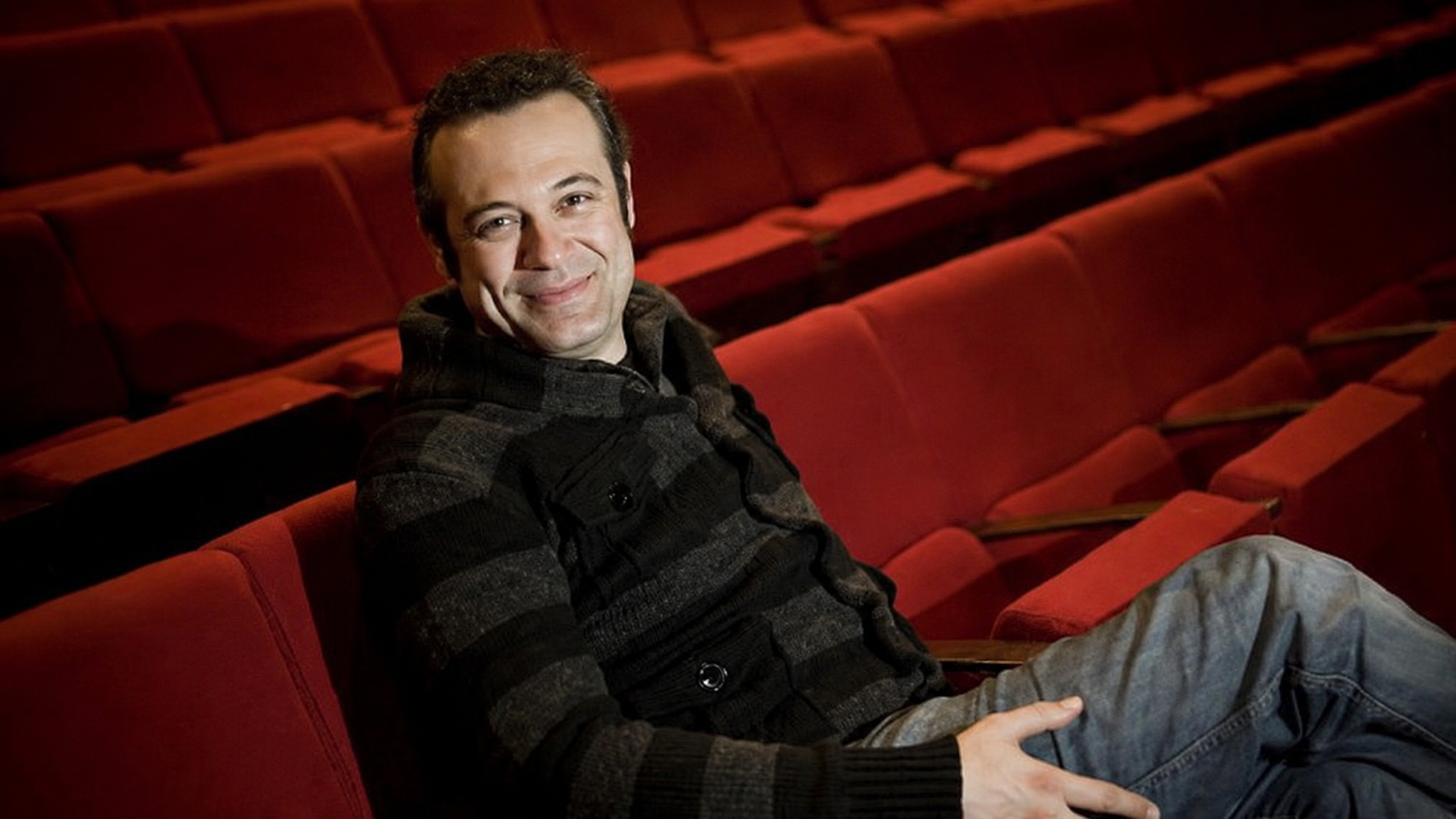 İzmir Şehir Tiyatroları Genel Sanat Yönetmeni Levent Üzümcü Gözaltına Alındı