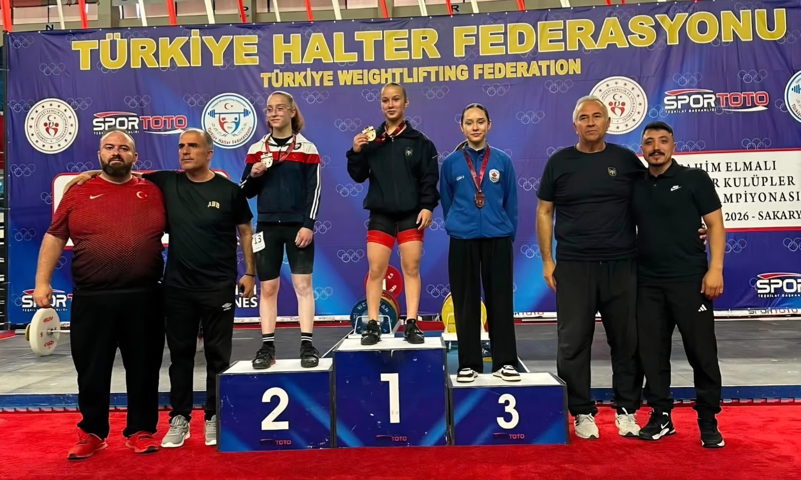 ASEL ŞENEL, AYAĞININ TOZUYLA TÜRKİYE ŞAMPİYONU OLDU